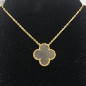 Big Clover Design Necklace